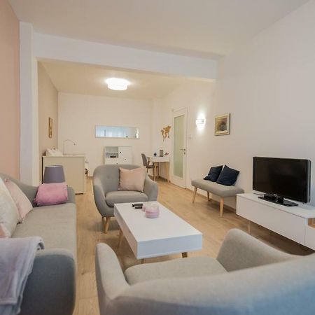 Chic And Spacious Apartment In Central Sofia - Patriarh Evtimiy By Flat Mаnager Екстер'єр фото